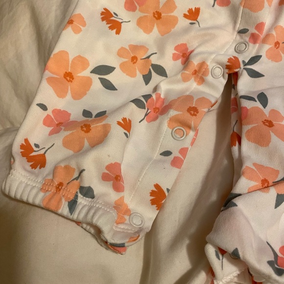 3piece set hat, booties, onsie - Picture 3 of 6